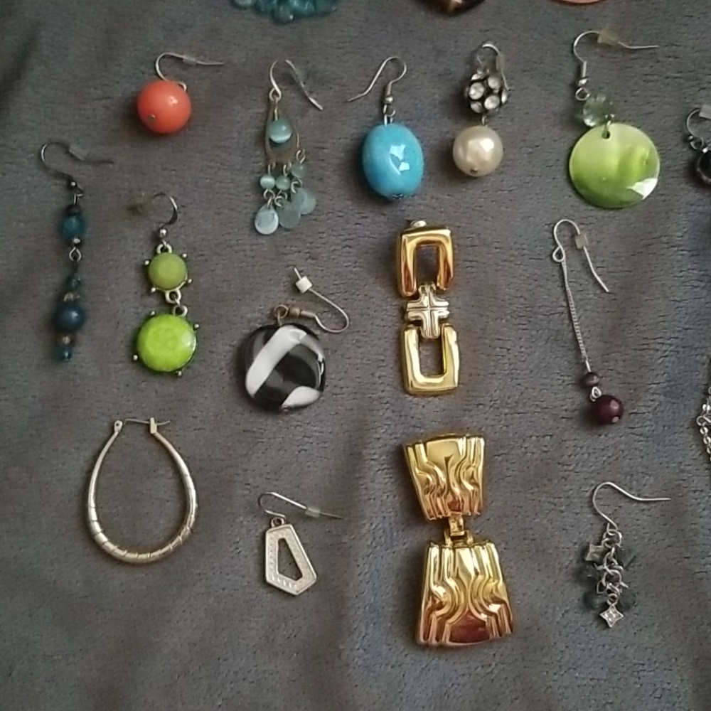Assorted Single Earrings - Picture 6 of 9